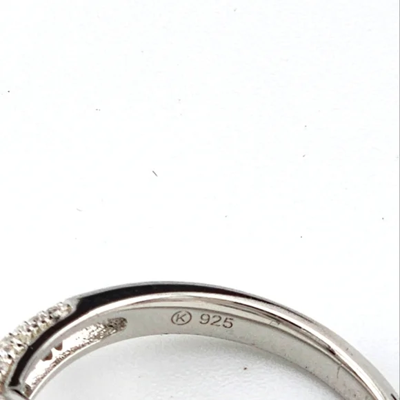 Elegant 925 Sterling Silver Heart Ring – Polished & Chic Design - Picture 9 of 11